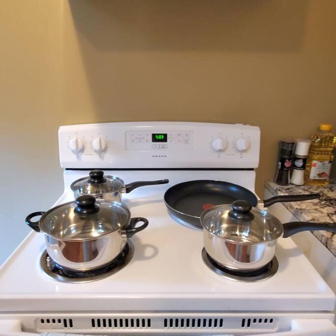 Private 2 Bedrooms Suite Near Hwy 1, Cultus Lake, Heritage Park, Fishing, Coliseum 칠리왝 외부 사진