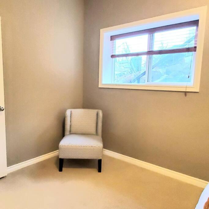 Private 2 Bedrooms Suite Near Hwy 1, Cultus Lake, Heritage Park, Fishing, Coliseum 칠리왝 외부 사진