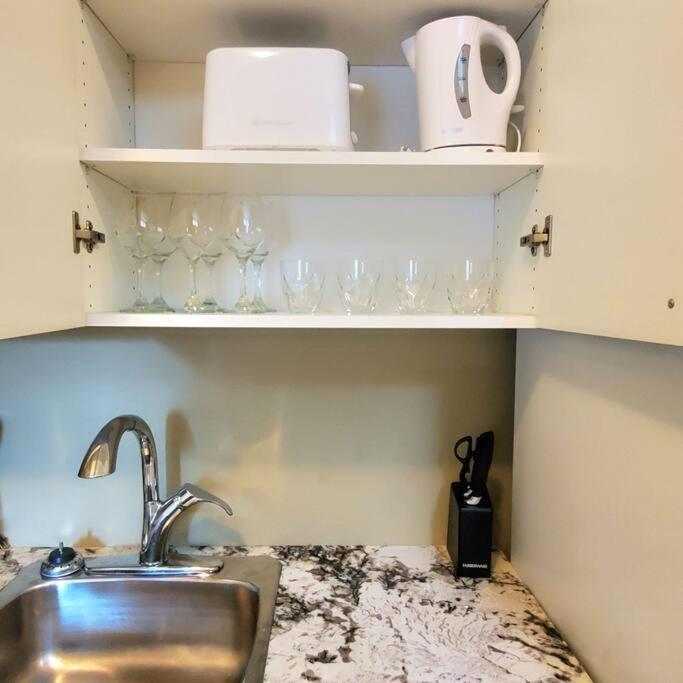 Private 2 Bedrooms Suite Near Hwy 1, Cultus Lake, Heritage Park, Fishing, Coliseum 칠리왝 외부 사진
