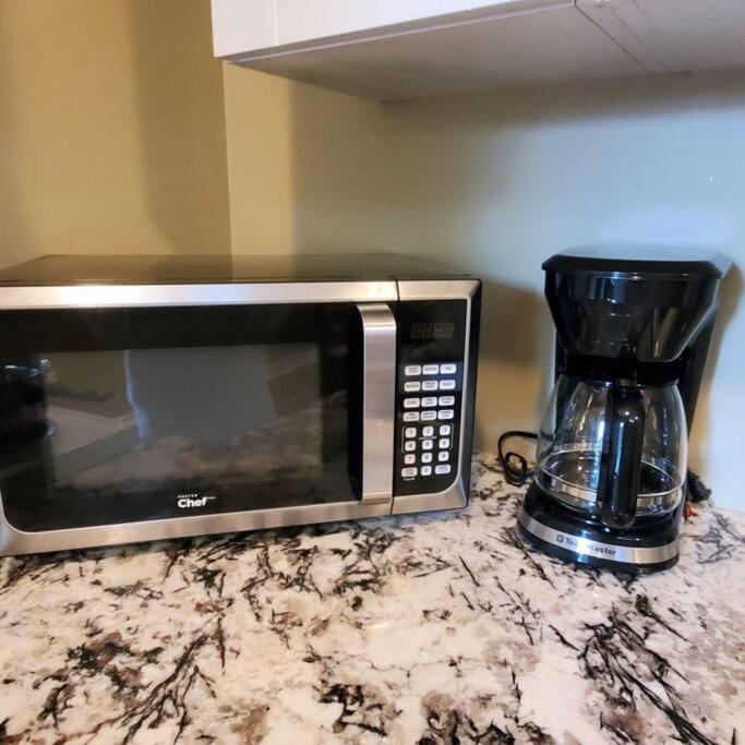 Private 2 Bedrooms Suite Near Hwy 1, Cultus Lake, Heritage Park, Fishing, Coliseum 칠리왝 외부 사진