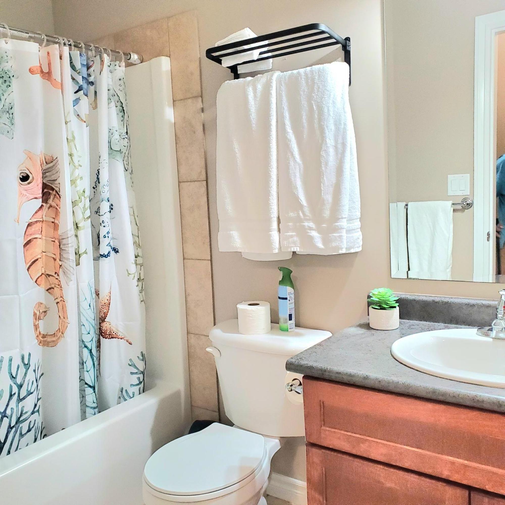 Private 2 Bedrooms Suite Near Hwy 1, Cultus Lake, Heritage Park, Fishing, Coliseum 칠리왝 외부 사진